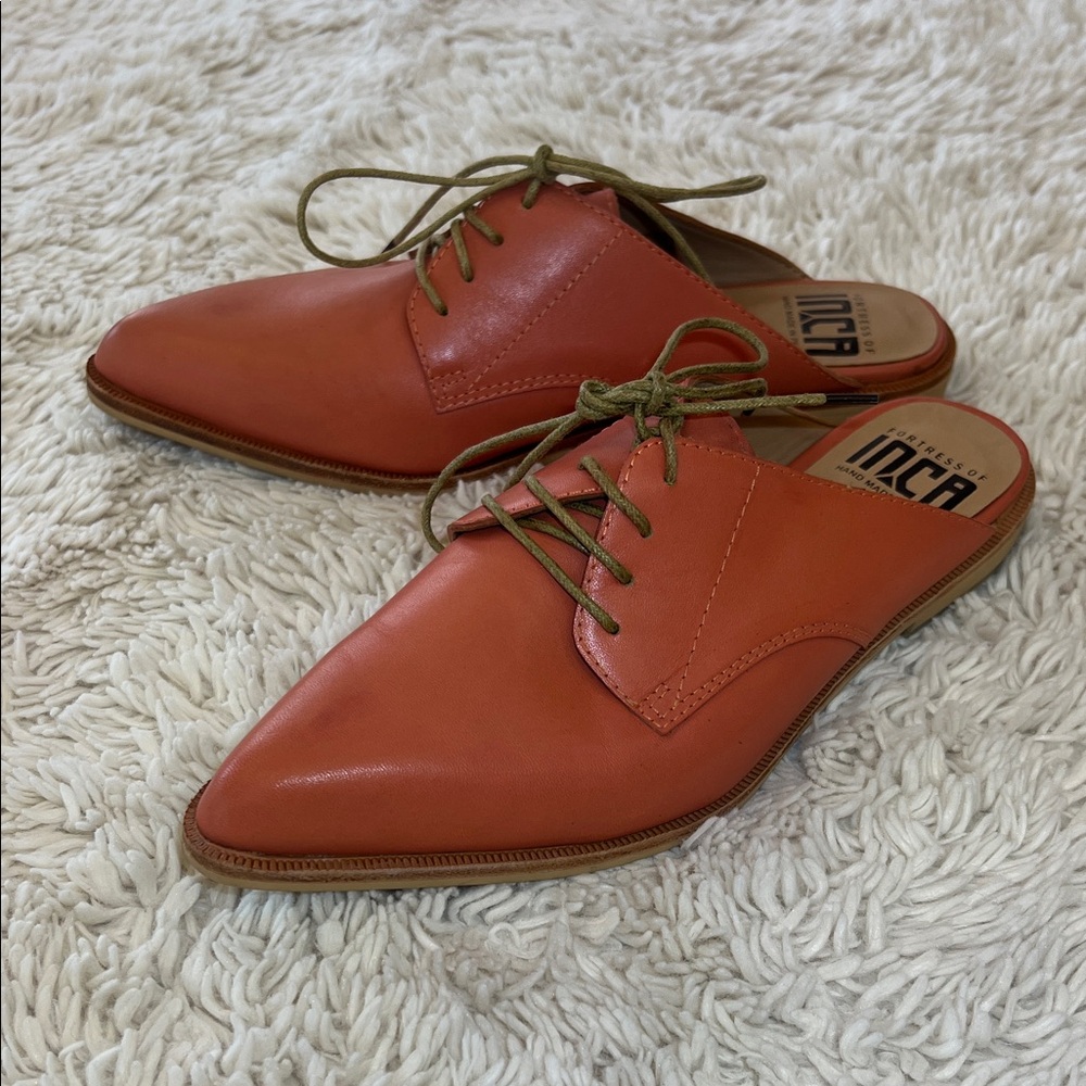 FORTRESS OF INCA Leather Pointed Mule Oxfords with Olive Laces